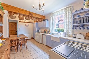 Kitchen/Breakfast Room- click for photo gallery